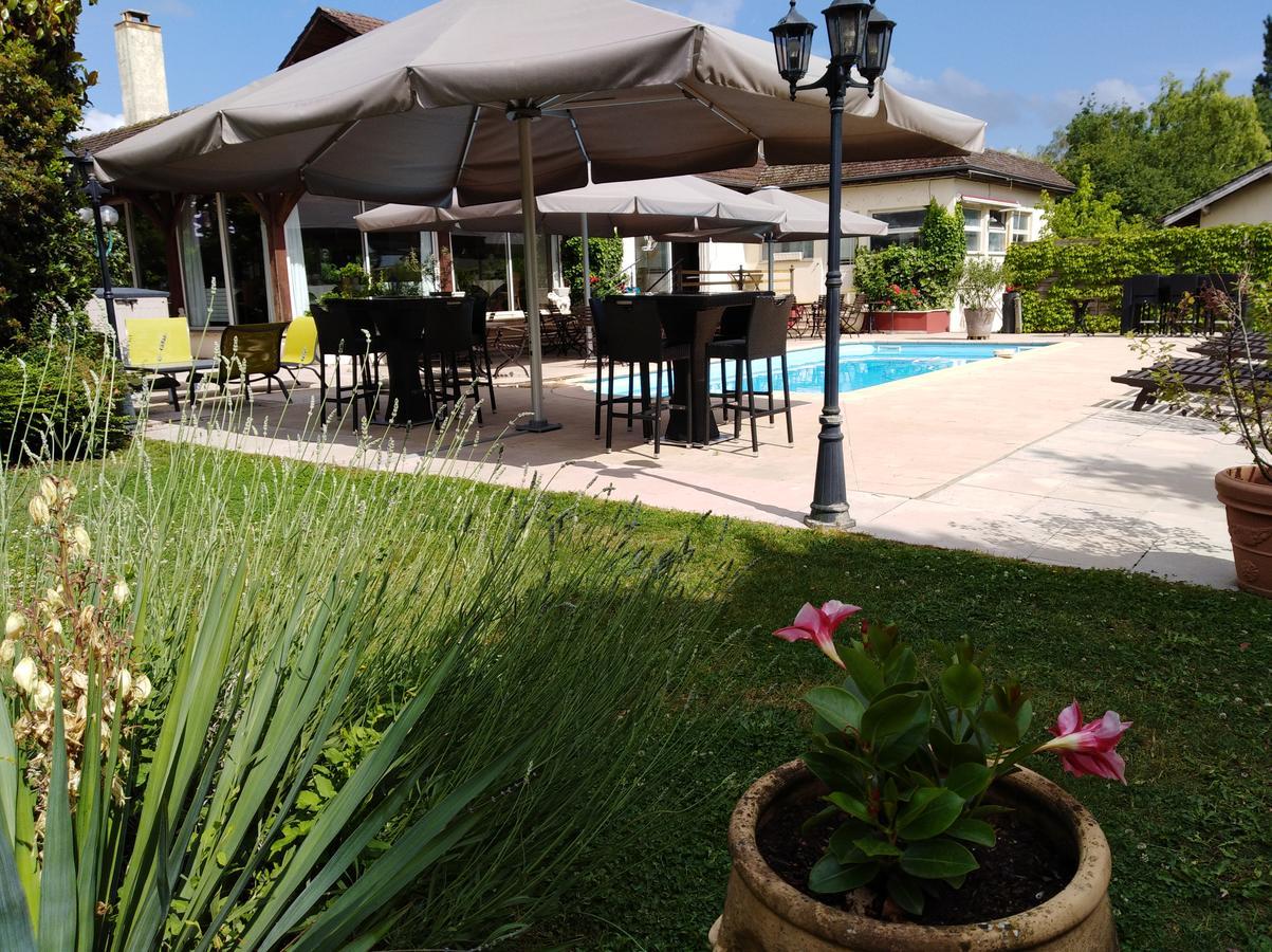 Hotel-Restaurant "La Gremelle" Ladoix-Serrigny Bagian luar foto