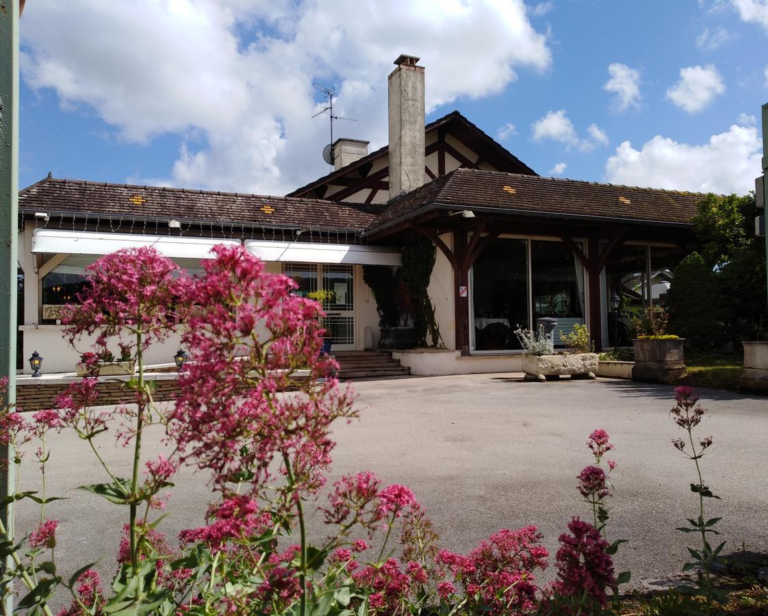 Hotel-Restaurant "La Gremelle" Ladoix-Serrigny Bagian luar foto