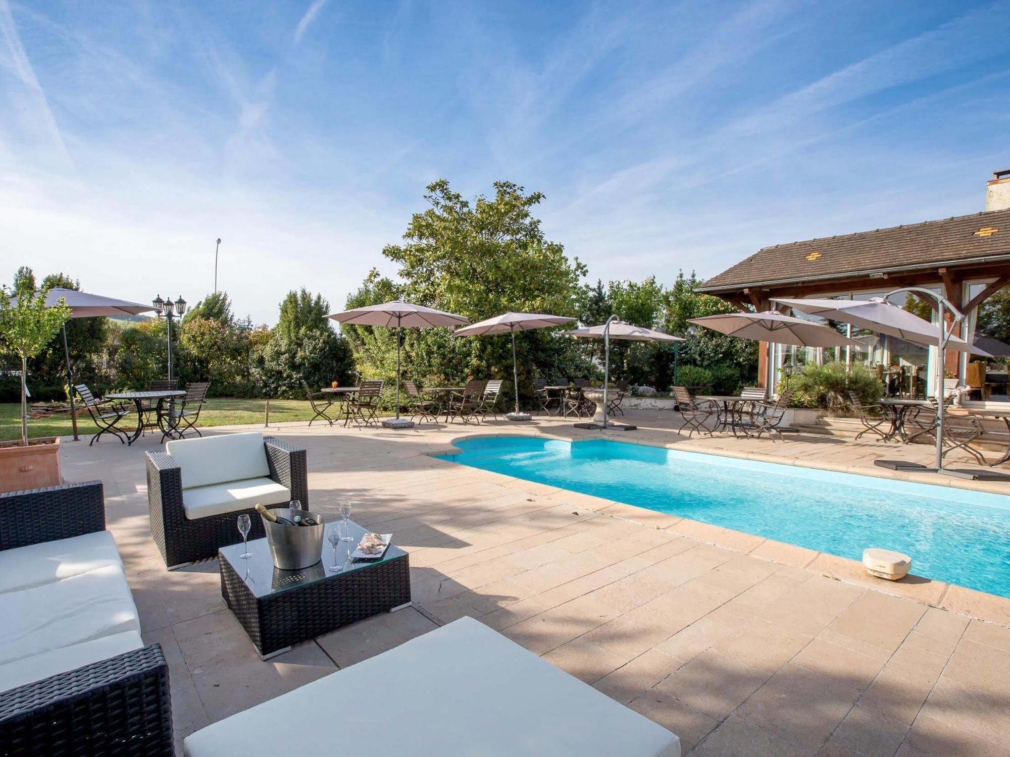 Hotel-Restaurant "La Gremelle" Ladoix-Serrigny Bagian luar foto