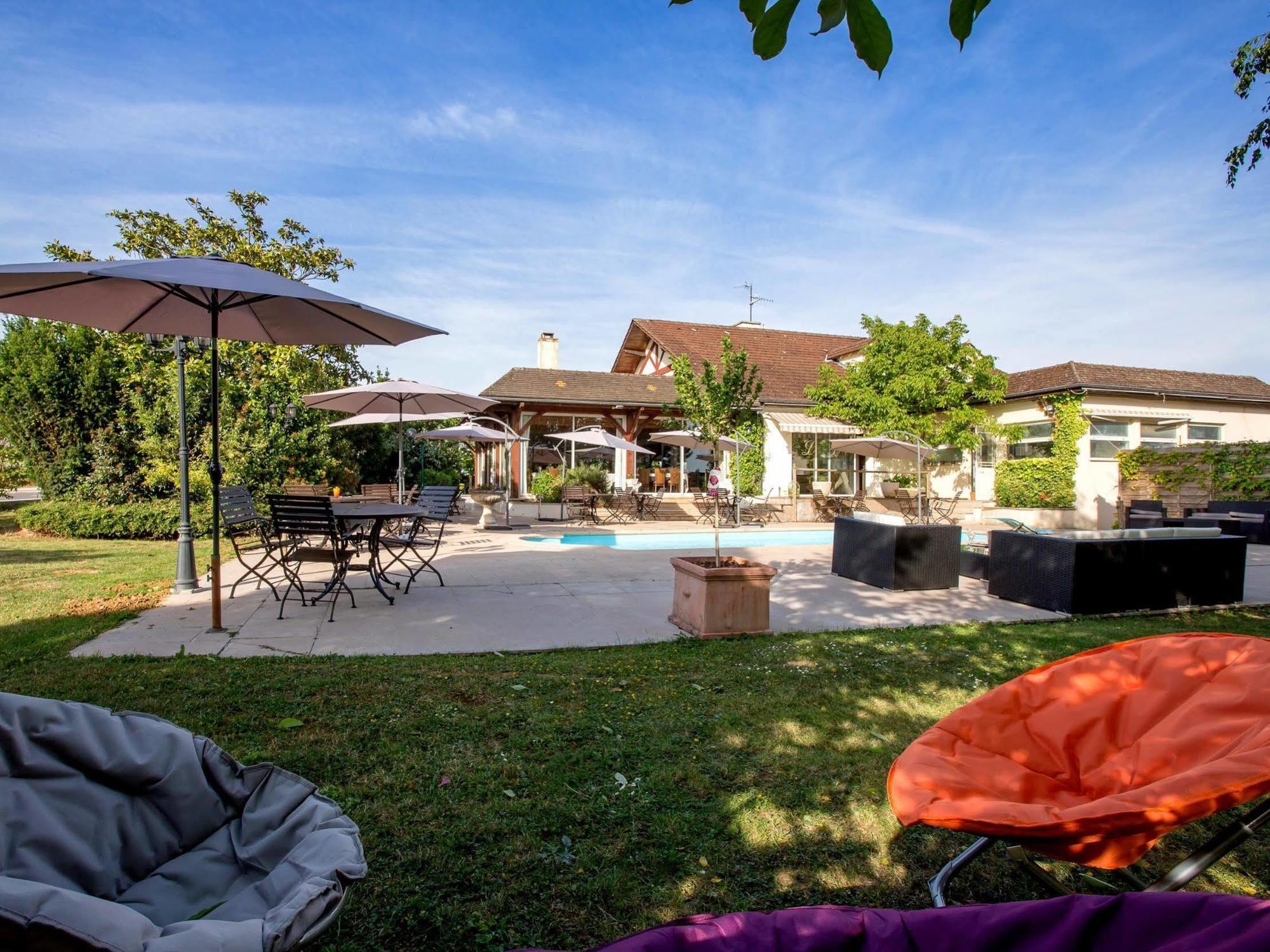 Hotel-Restaurant "La Gremelle" Ladoix-Serrigny Bagian luar foto