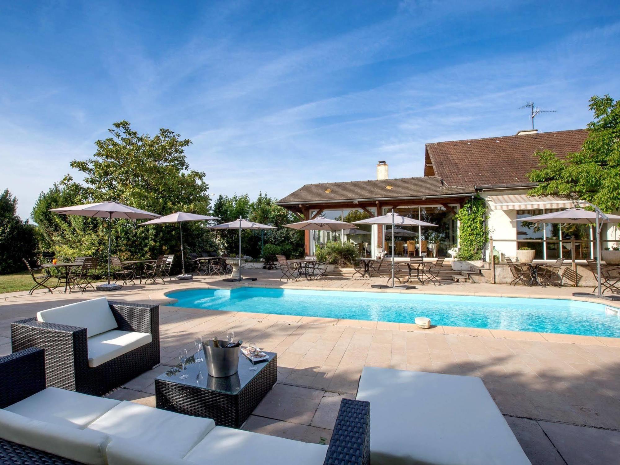 Hotel-Restaurant "La Gremelle" Ladoix-Serrigny Bagian luar foto